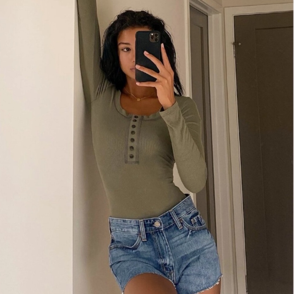 Lulus Simply the Best Heather Grey Long Sleeve Button-Front Bodysuit Size M - Picture 12 of 14